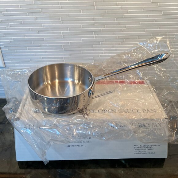 ALL-CLAD – Kitchen Helper Set – 1 Qt. Open Sauce Pan and 7 ½ “ Fry Pan - Picture 4 of 5